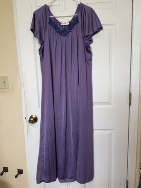 Vintage ShadowLine PURPLE Nylon Satin Long Nightgown w/Flutter Cap Sleeves Sz L